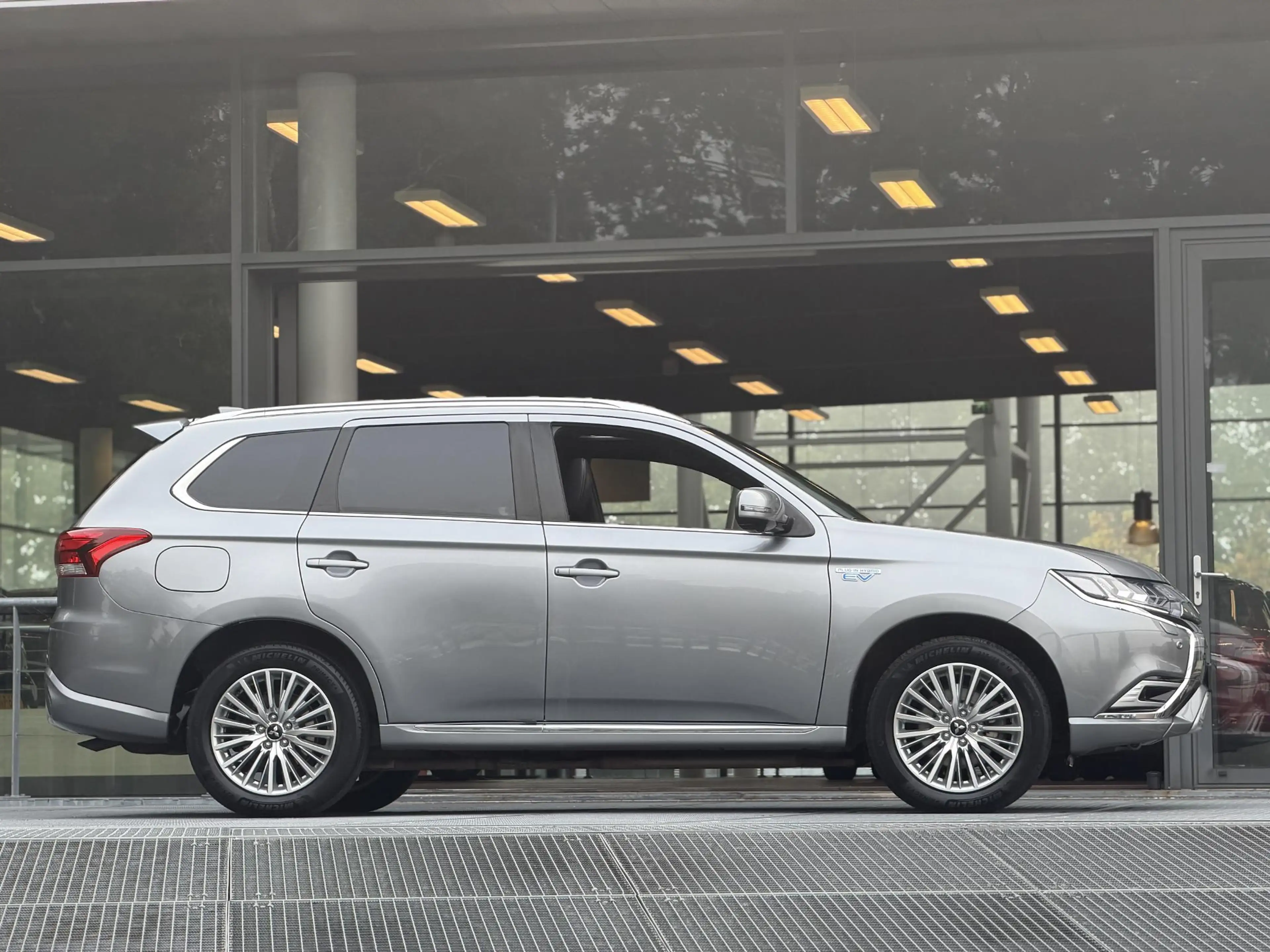 Mitsubishi Outlander 2.4 PHEV Instyle | Sunroof | Leder | Rondomzichtca — photo 18