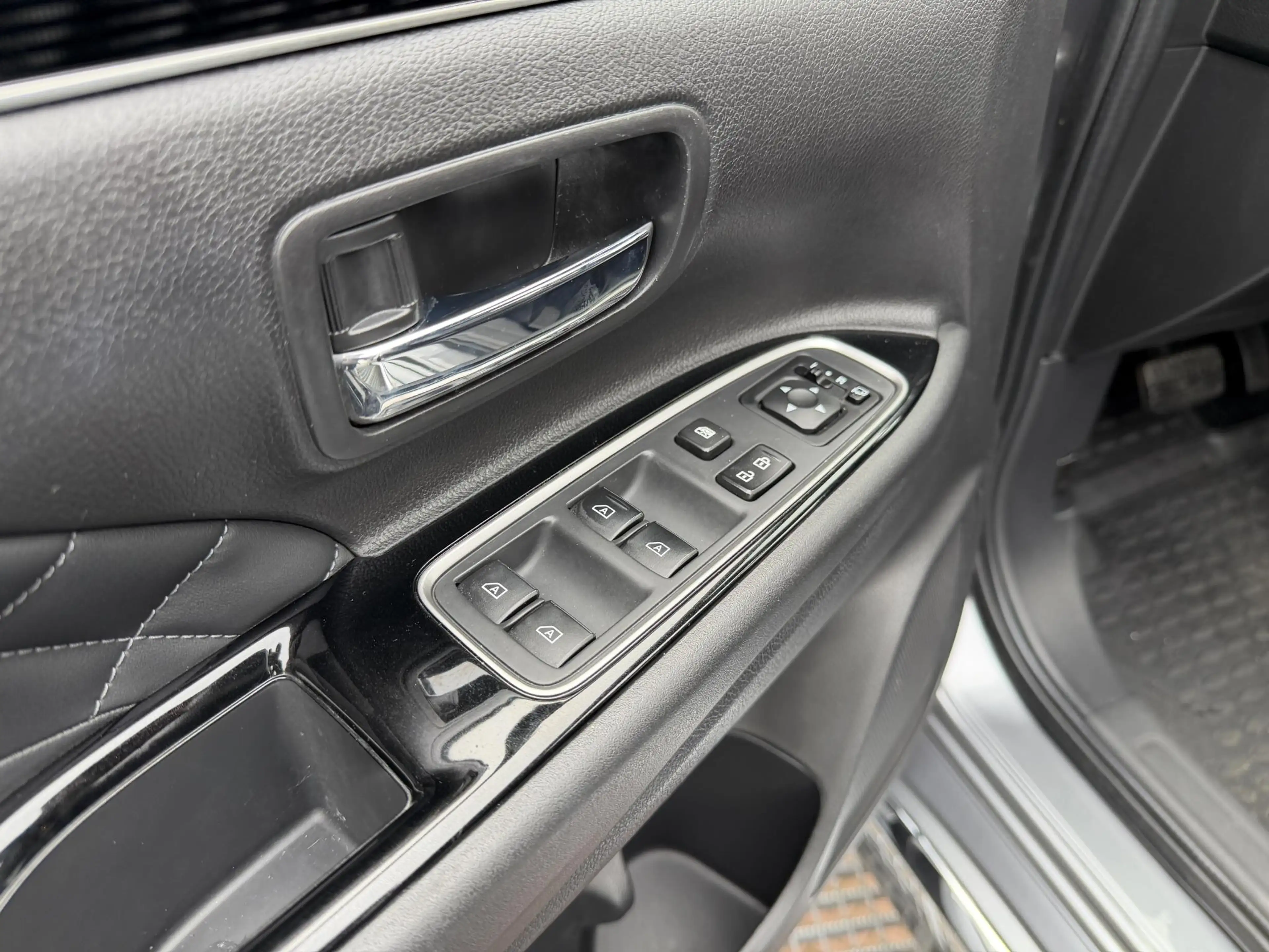 Mitsubishi Outlander 2.4 PHEV Instyle | Sunroof | Leder | Rondomzichtca — photo 21