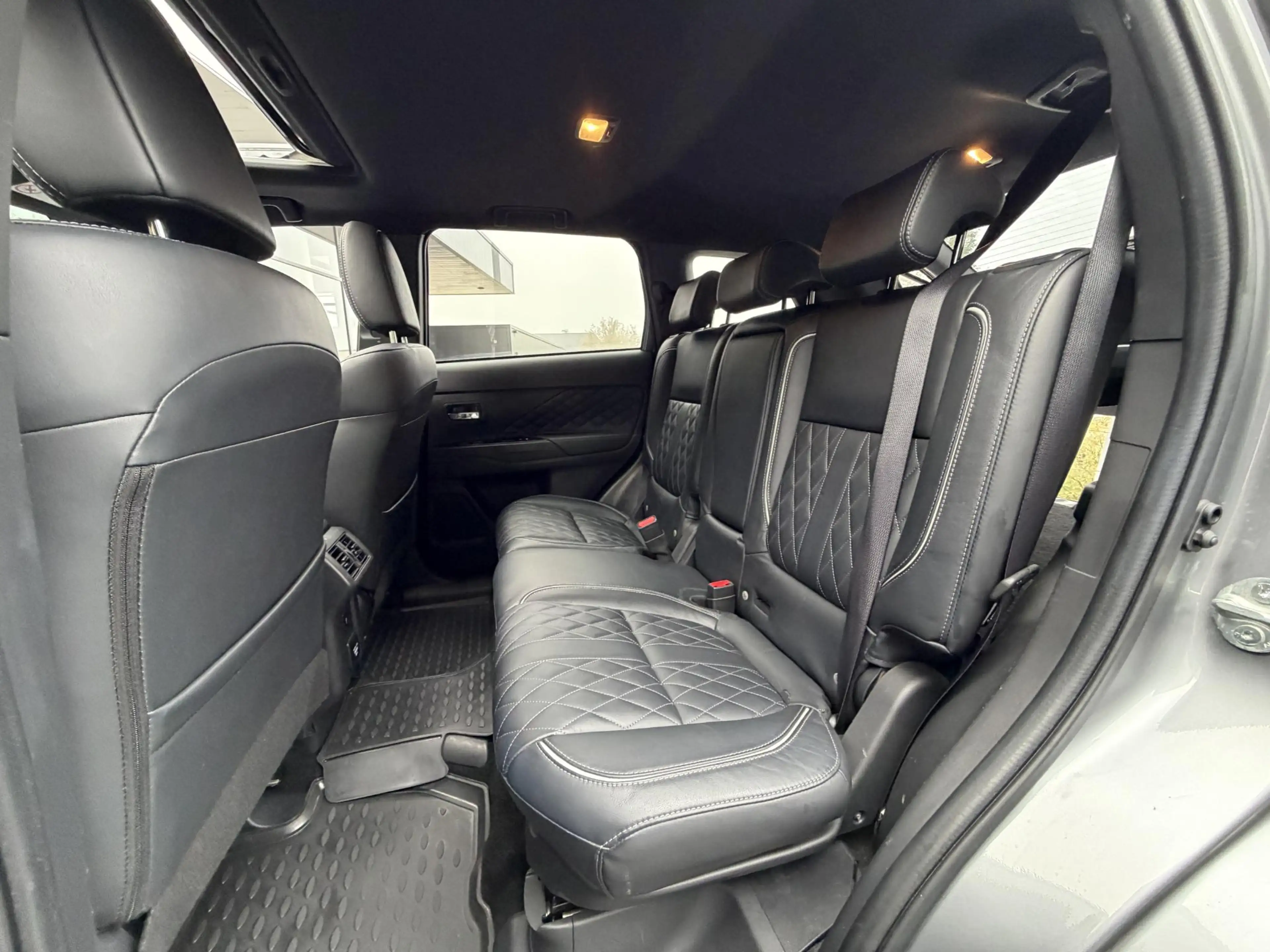 Mitsubishi Outlander 2.4 PHEV Instyle | Sunroof | Leder | Rondomzichtca — photo 8