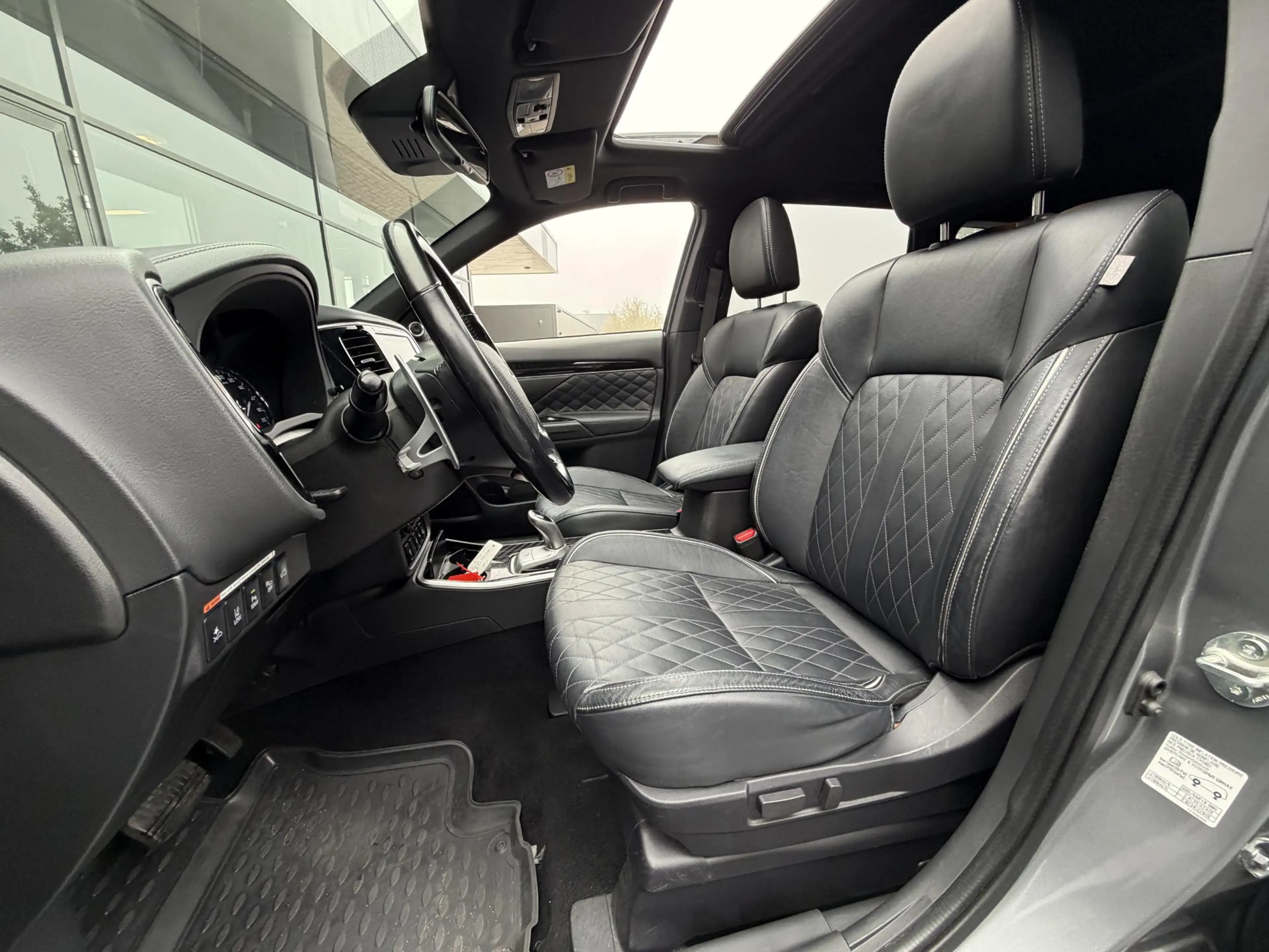 Mitsubishi Outlander 2.4 PHEV Instyle | Sunroof | Leder | Rondomzichtca — photo 7