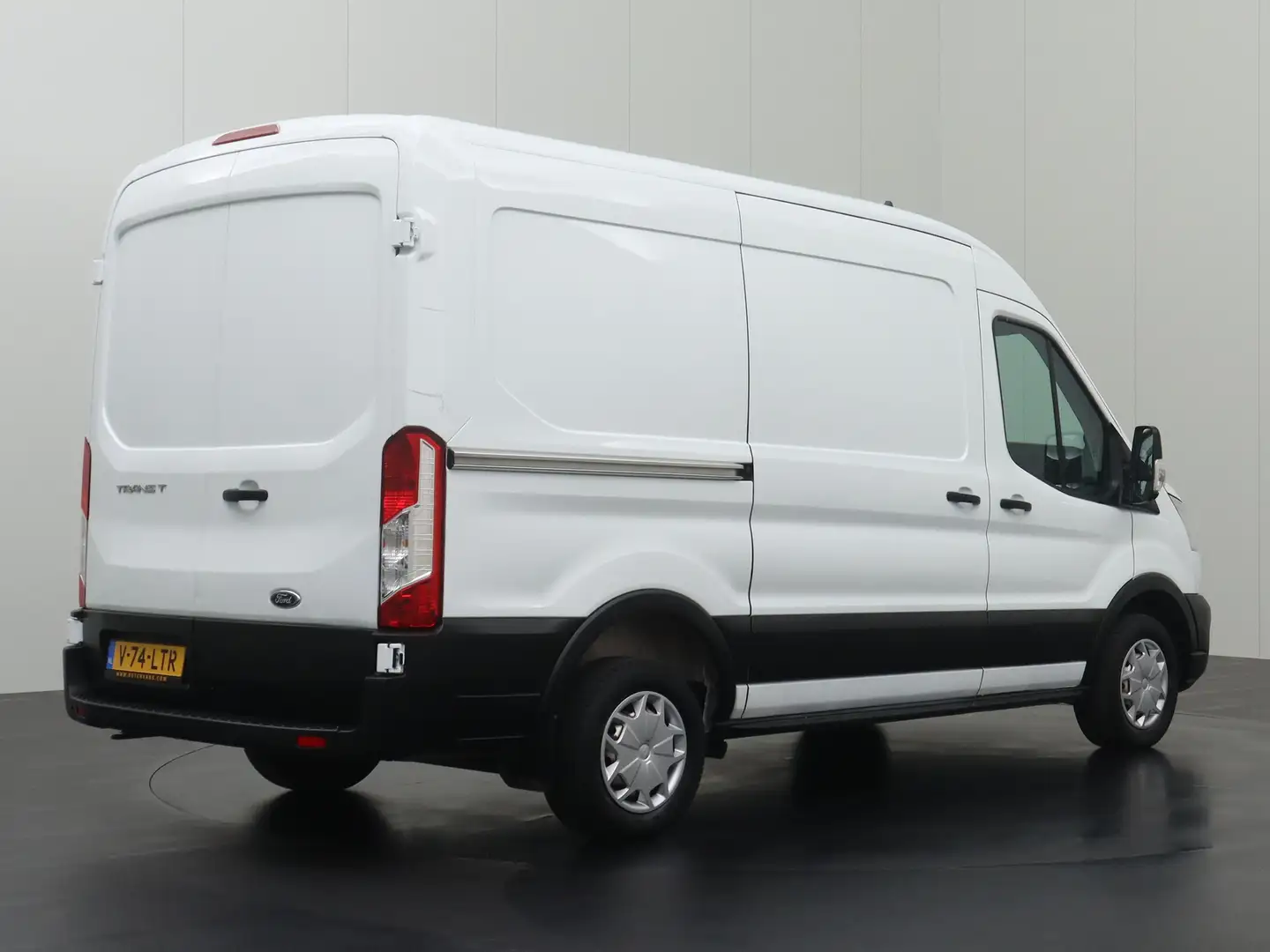 Ford Transit 2.0TDCI 130PK L2H2 Business | Airco | Cruise | 3-P Blanc - 2