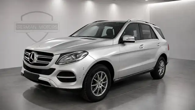 Mercedes-Benz GLE 250 d 4Matic aus 1. HAND & SCHECKHEFT BEI MB