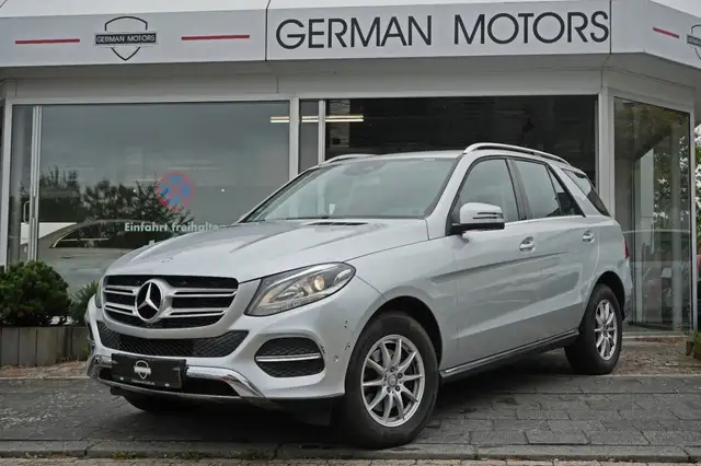 Mercedes-Benz GLE 250 d 4Matic aus 1. HAND & SCHECKHEFT BEI MB