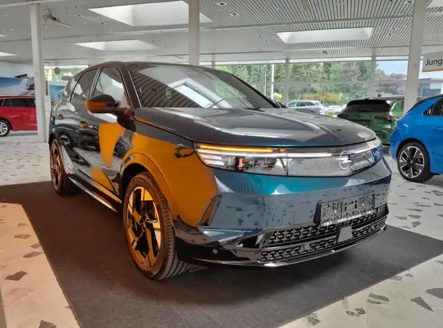 Opel Grandland view 3