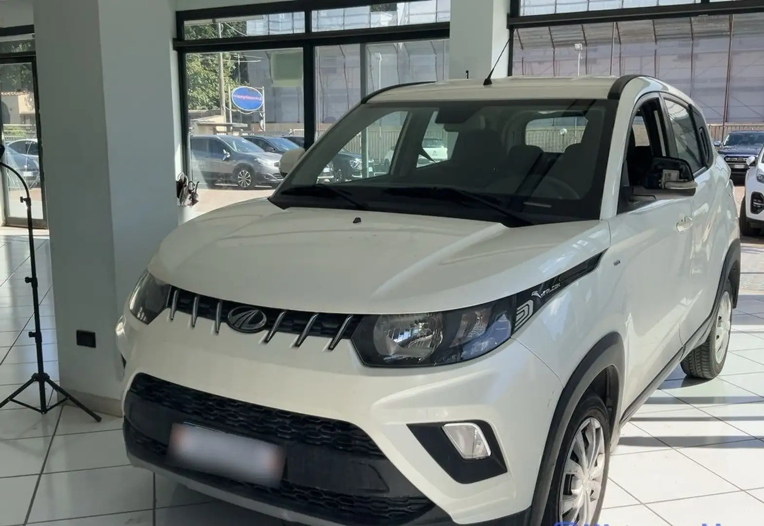 Mahindra KUV100 1.2 K8 Blanco - 1