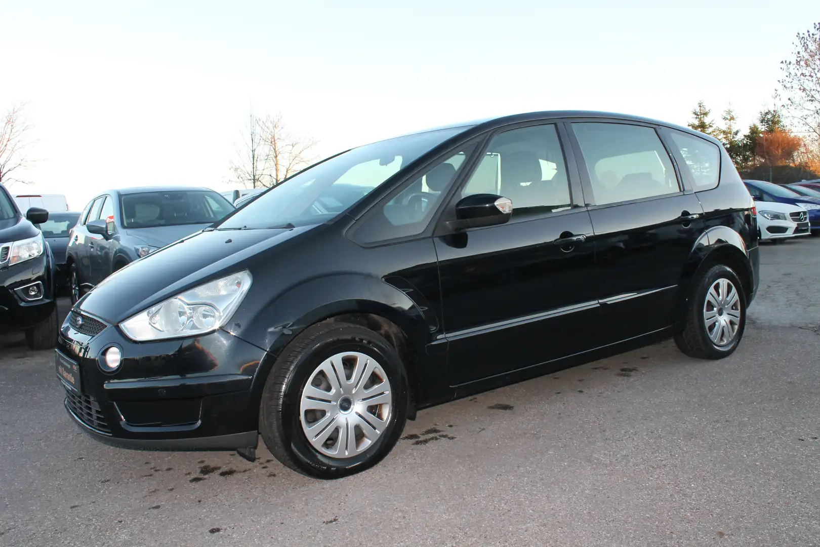 Ford S-Max 2,0TDCi Trend KLIMATR PDC SHZ 7-SITZER Schwarz - 1