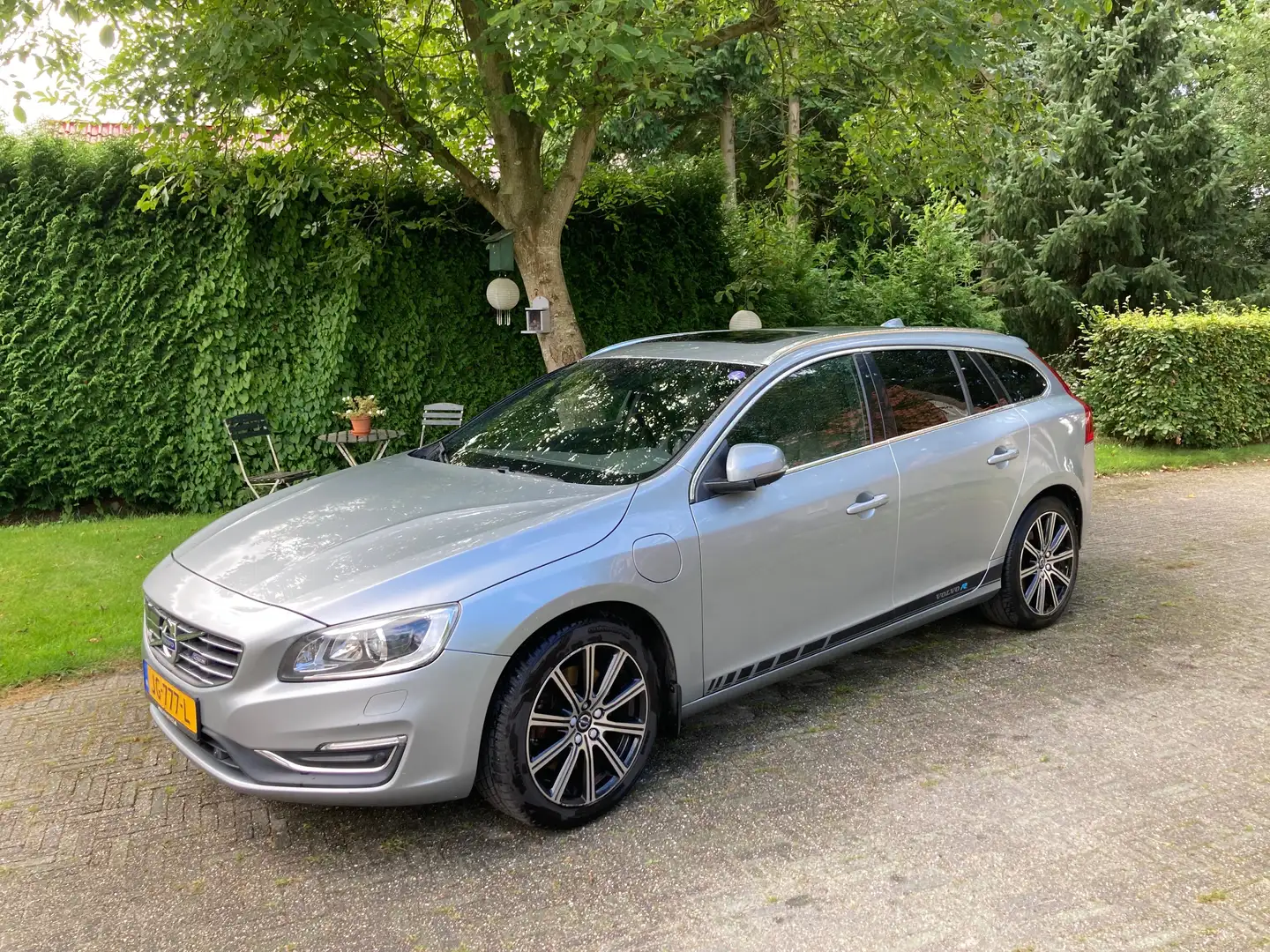 Volvo V60 2.4 D5 Twin Engine plugin hybrid Special Edition Серый - 1