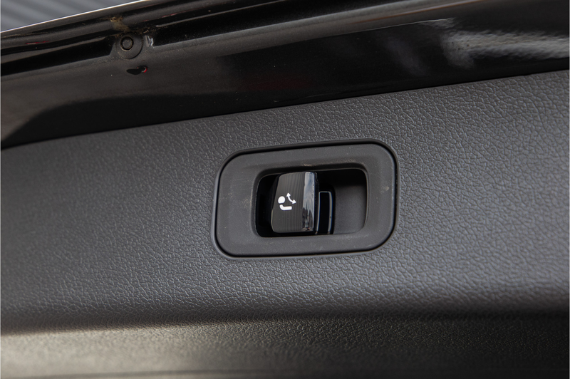 Mercedes-Benz E 300 Estate e AMG Premium, Hyperscreen, Pano, Nightpakk — photo 40