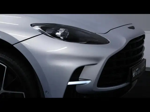 Aston Martin DBX view 9