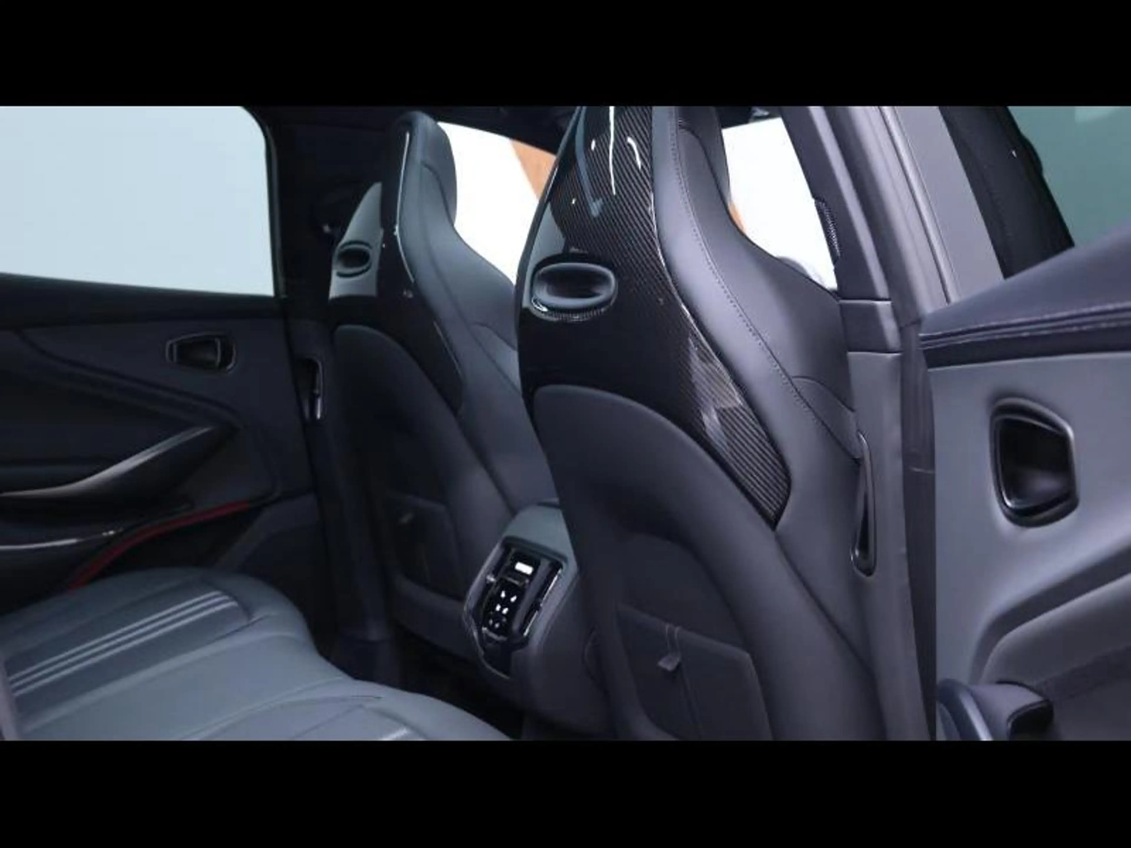 Aston Martin DBX 707 V8 — photo 15