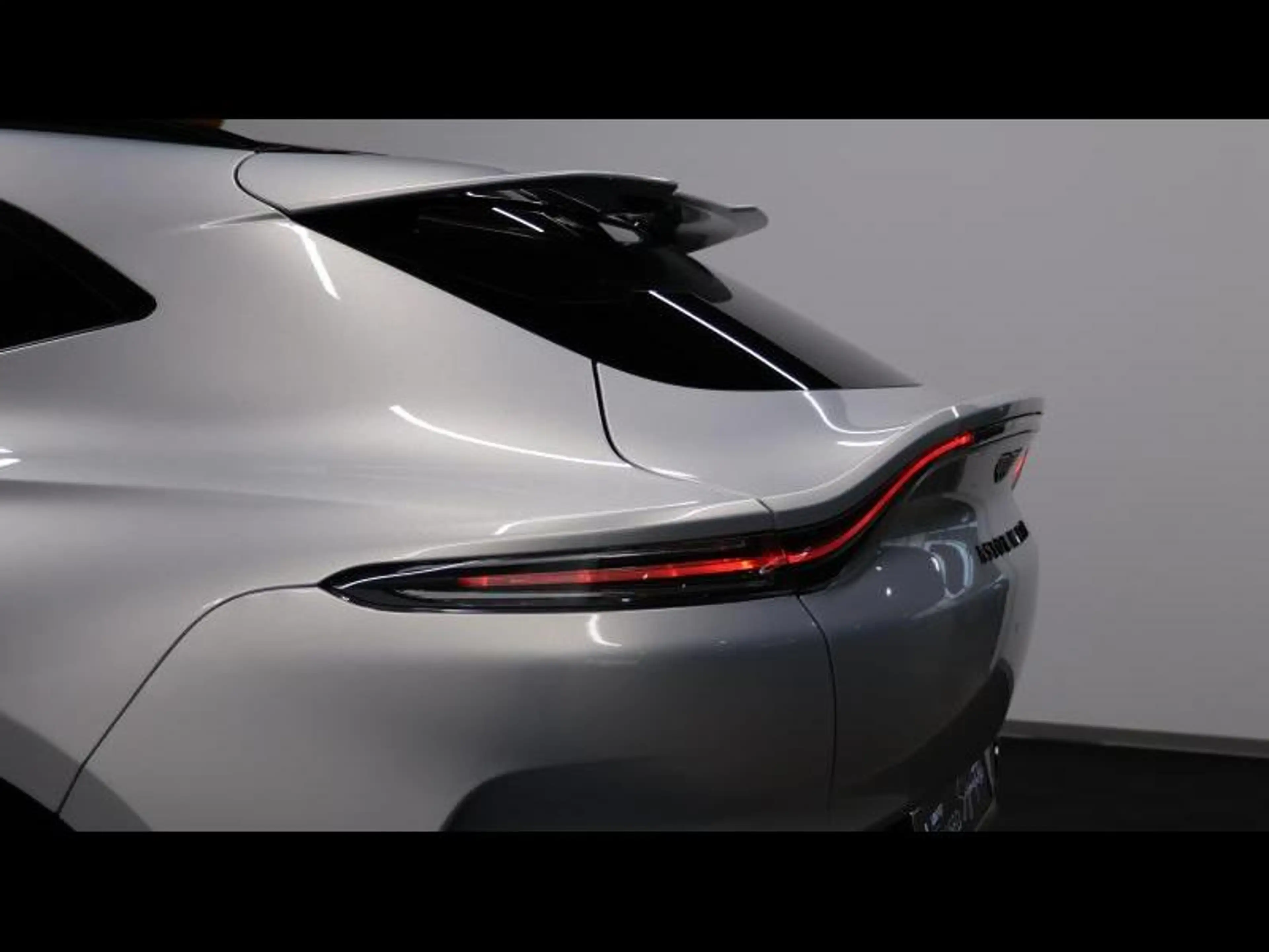 Aston Martin DBX 707 V8 — photo 11