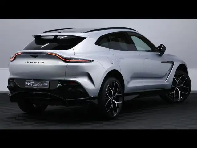 Aston Martin DBX view 5