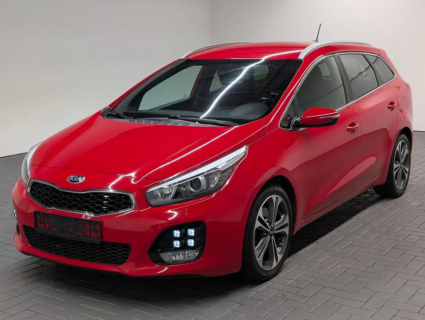 Kia Ceed SW / cee'd SW Ceed SW GT-Line Navi/SHZ/LHZ/Kam/Tempom./17-LM Rot - 1