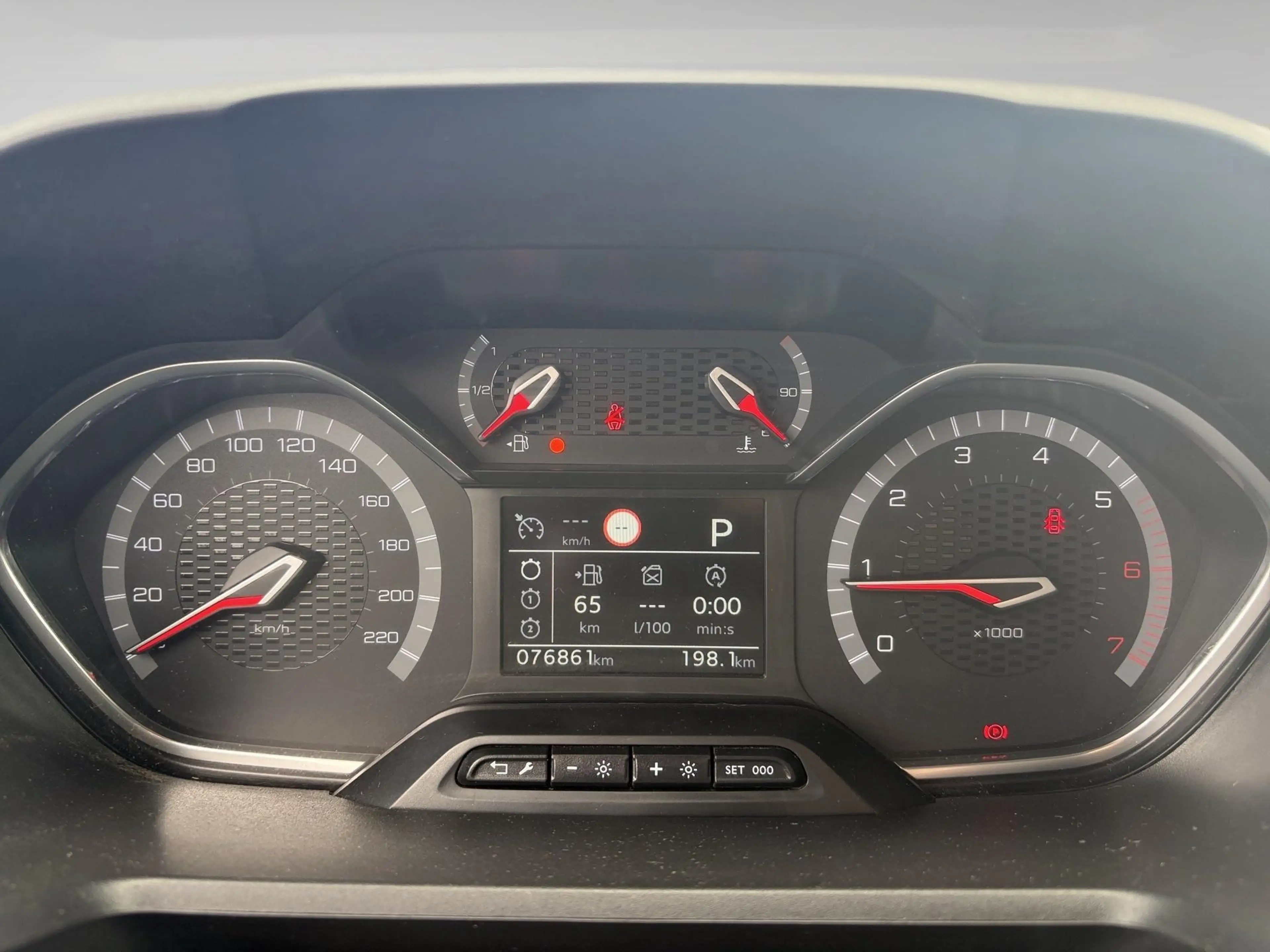 Peugeot Rifter 1.5 BlueHDi 130 EAT8 S/S GT Line — photo 15