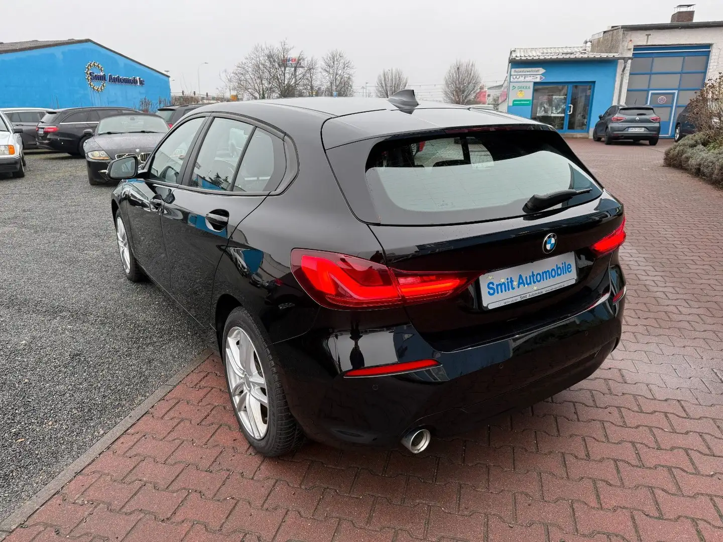 BMW 116 d Limousine Automatik 5 Türer Noir - 2