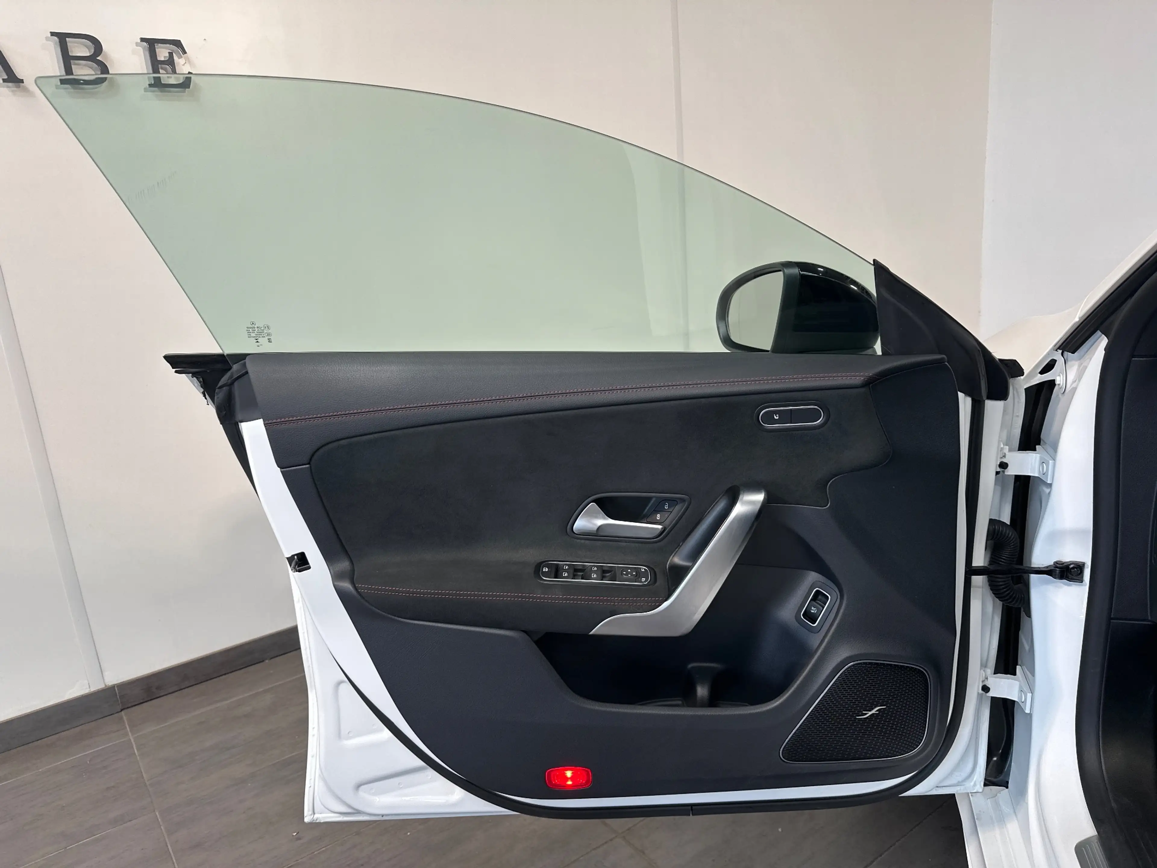 Mercedes-Benz CLA 220 d AMG Line Night-Paket NAV+LED+AHK+BURMESTER+1HD — photo 6
