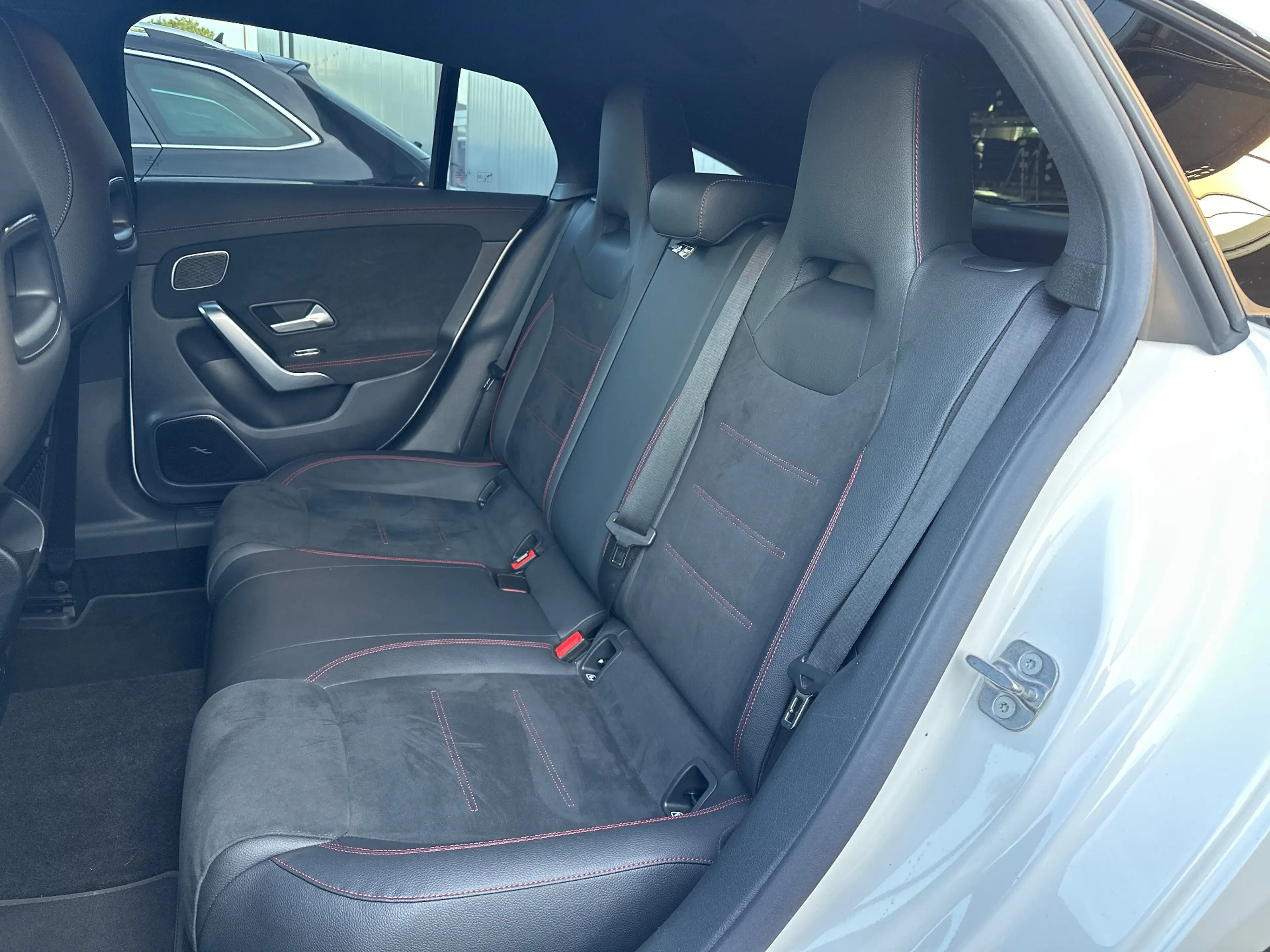 Mercedes-Benz CLA 220 d AMG Line Night-Paket NAV+LED+AHK+BURMESTER+1HD — photo 14