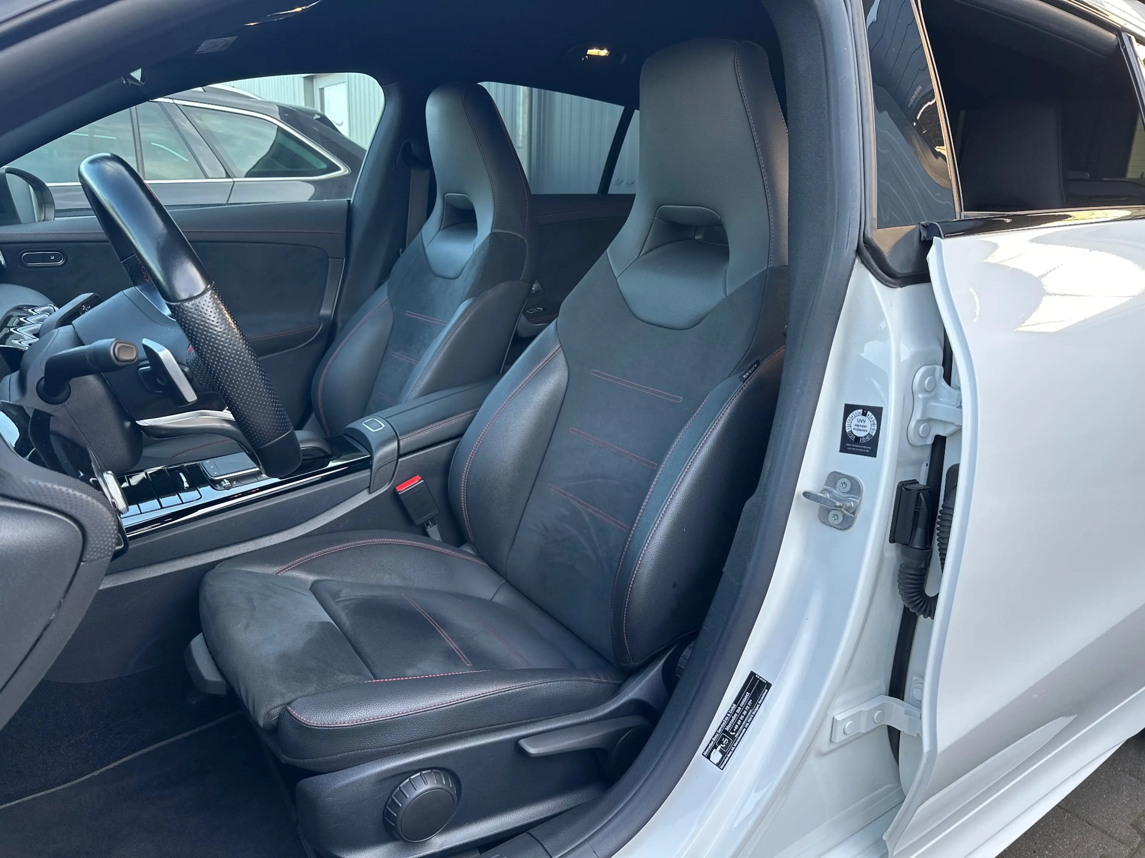 Mercedes-Benz CLA 220 d AMG Line Night-Paket NAV+LED+AHK+BURMESTER+1HD — photo 13