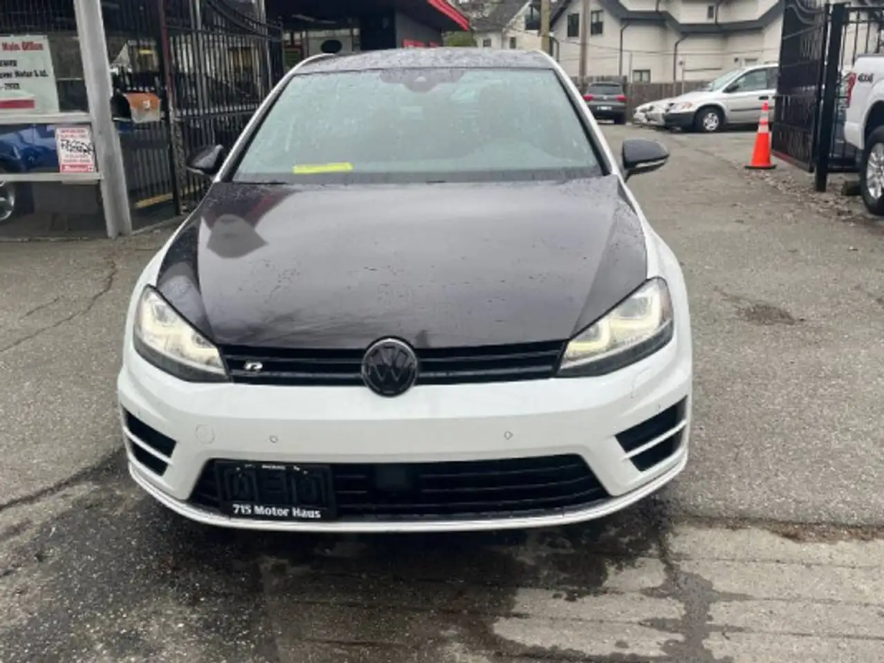 Volkswagen Golf R снимка Volkswagen Golf R