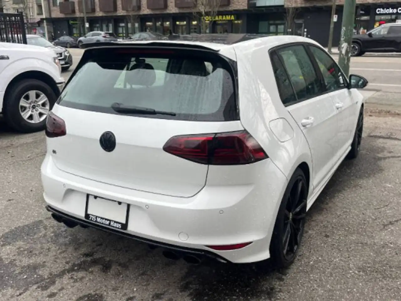 Volkswagen Golf R снимка Volkswagen Golf R