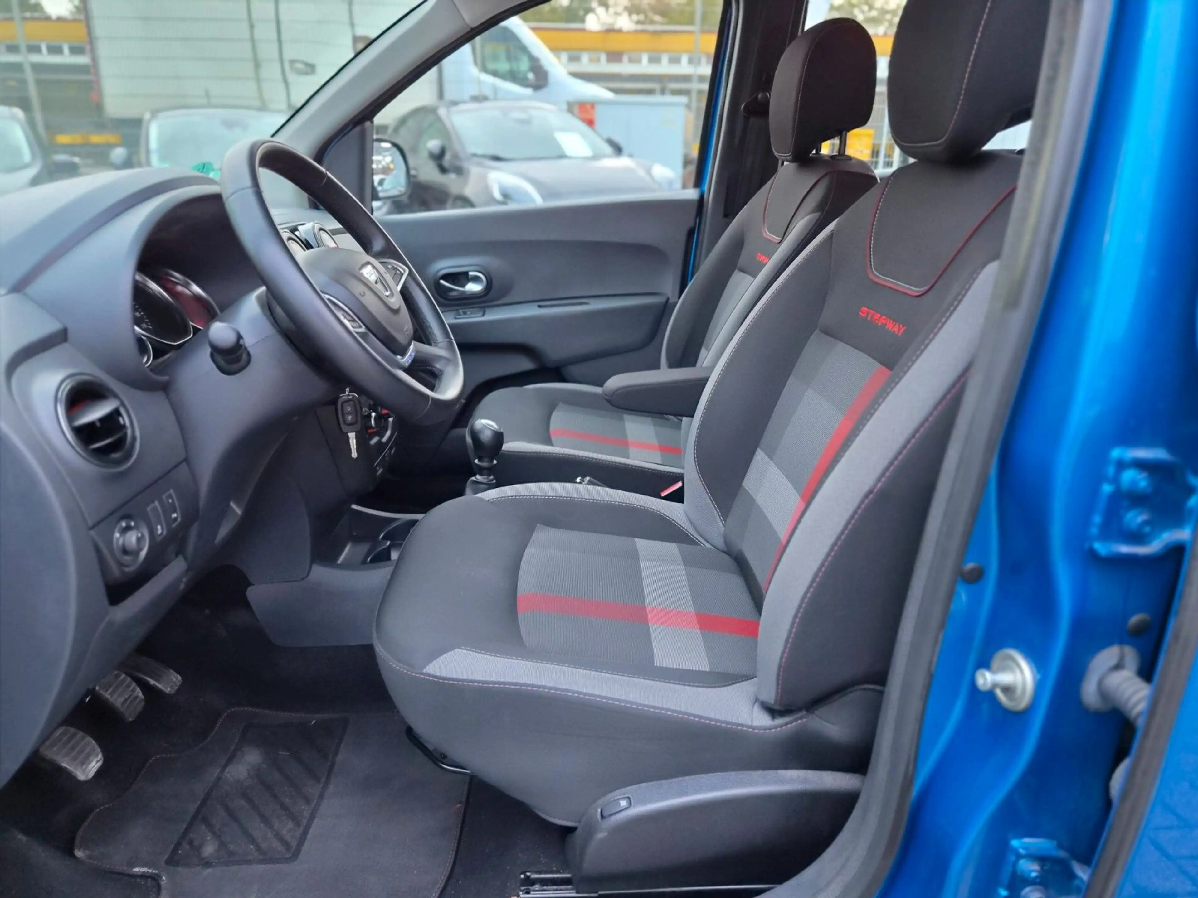 Dacia Lodgy Stepway Plus/7-Sitzer/Kamera/Navi/1.Hand — photo 32