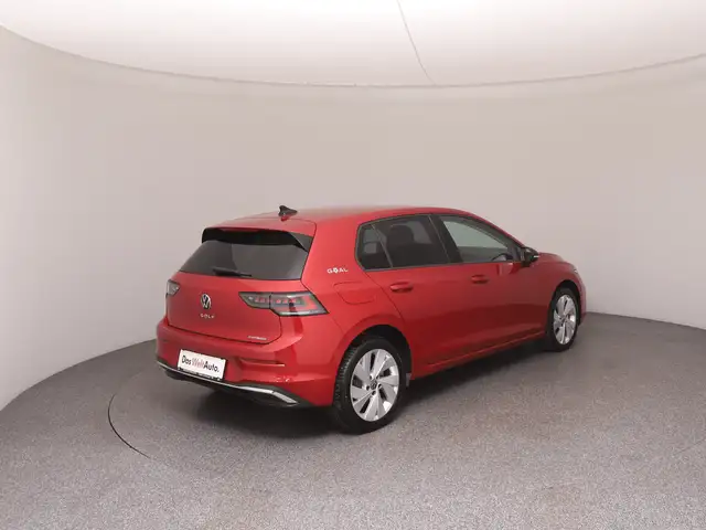 Volkswagen Golf view 4
