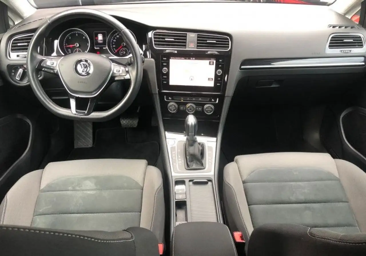 Volkswagen Golf Standard Model — photo 4