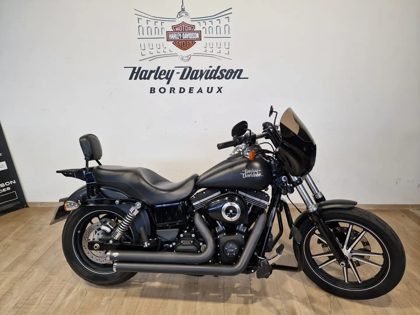 Harley-Davidson Dyna Street Bob Noir - 1