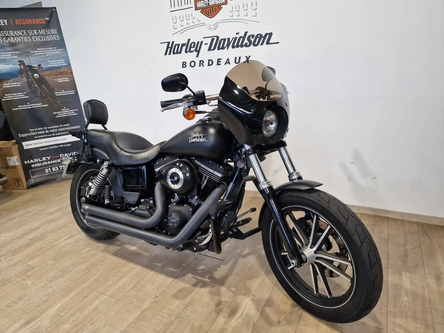 Harley-Davidson Dyna Street Bob Noir - 2