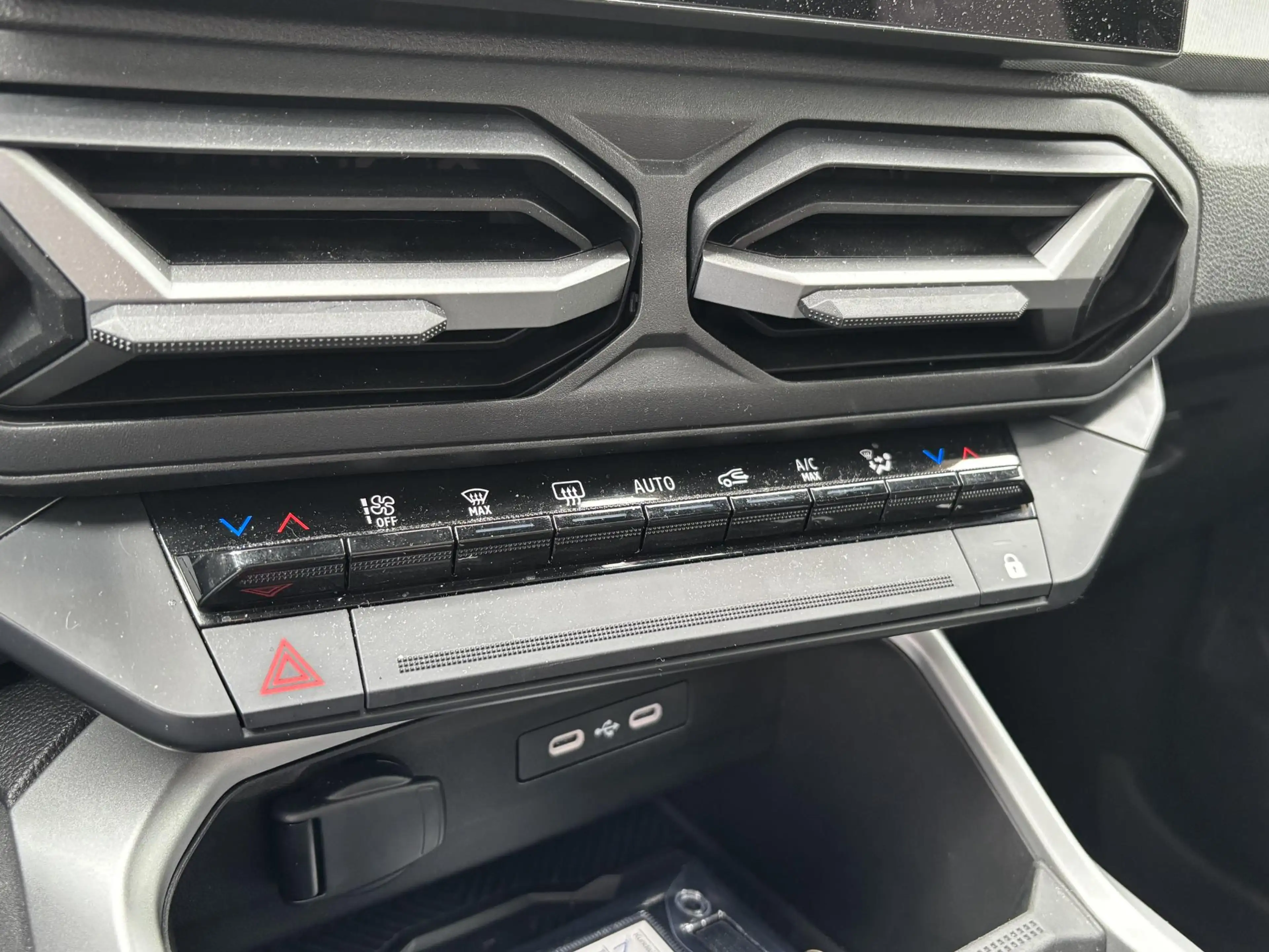 Dacia Bigster 1.8 Hybrid 155 Launch Edition | Navigatie | Panora — photo 7
