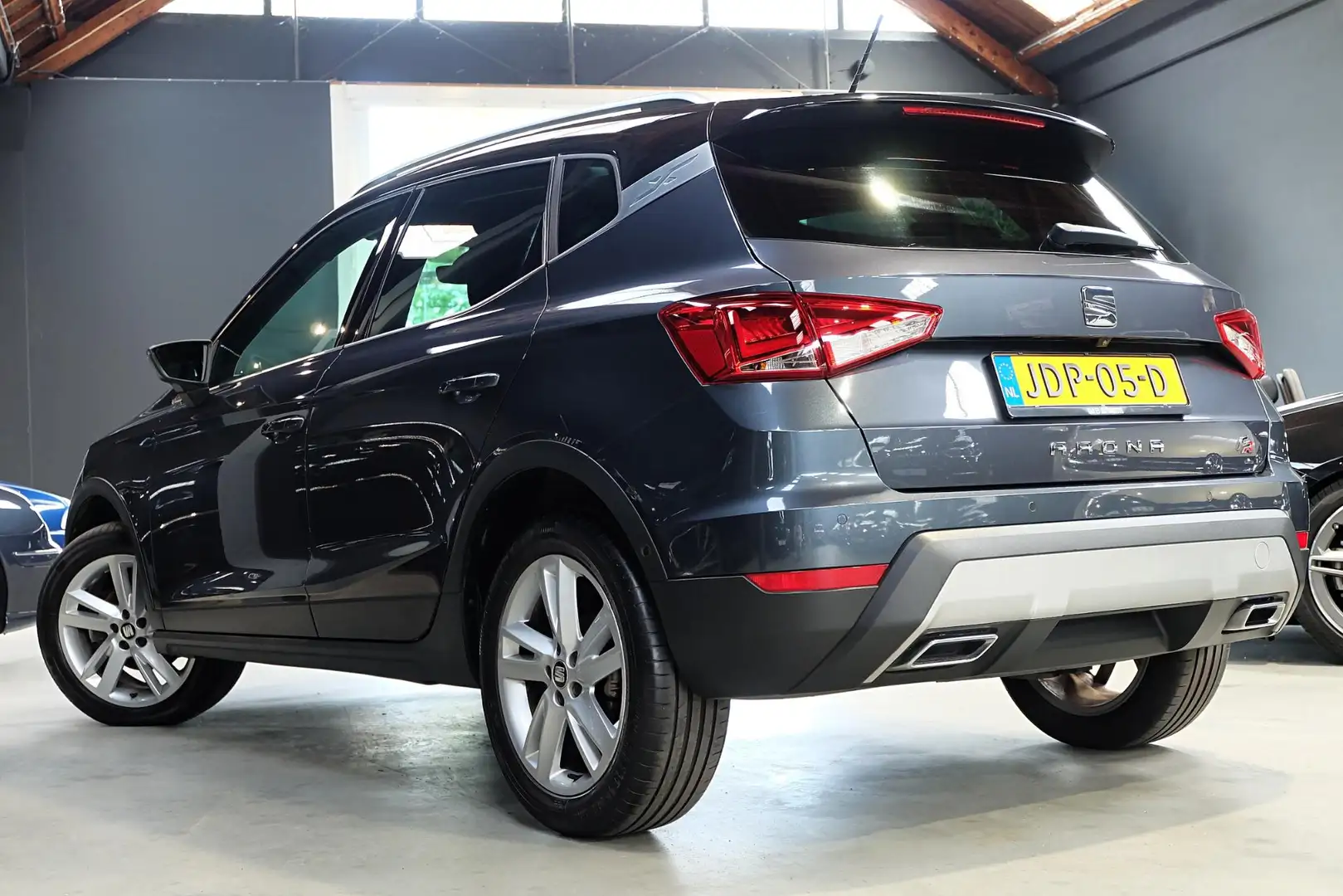 SEAT Arona 1.0 TSI FR Business Intense / Navi / Camera / Stoe Grijs - 2