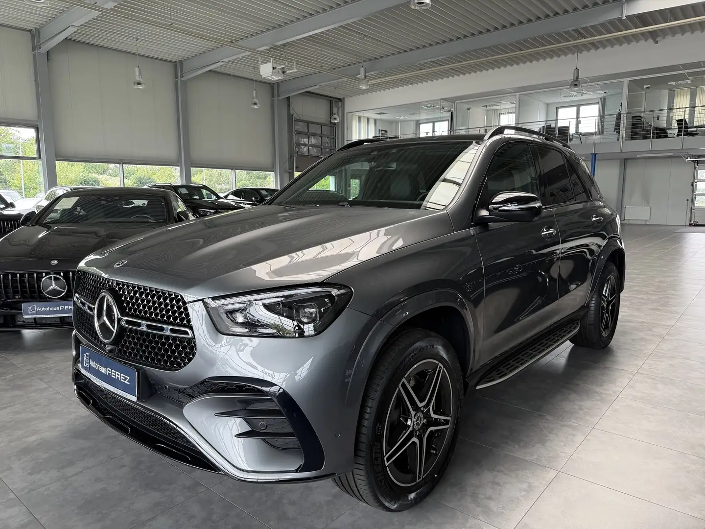 Mercedes-Benz GLE 300 d 4M AMG DISTR.-STANDHEIZ-AIRMATIC-AHK Grau - 2