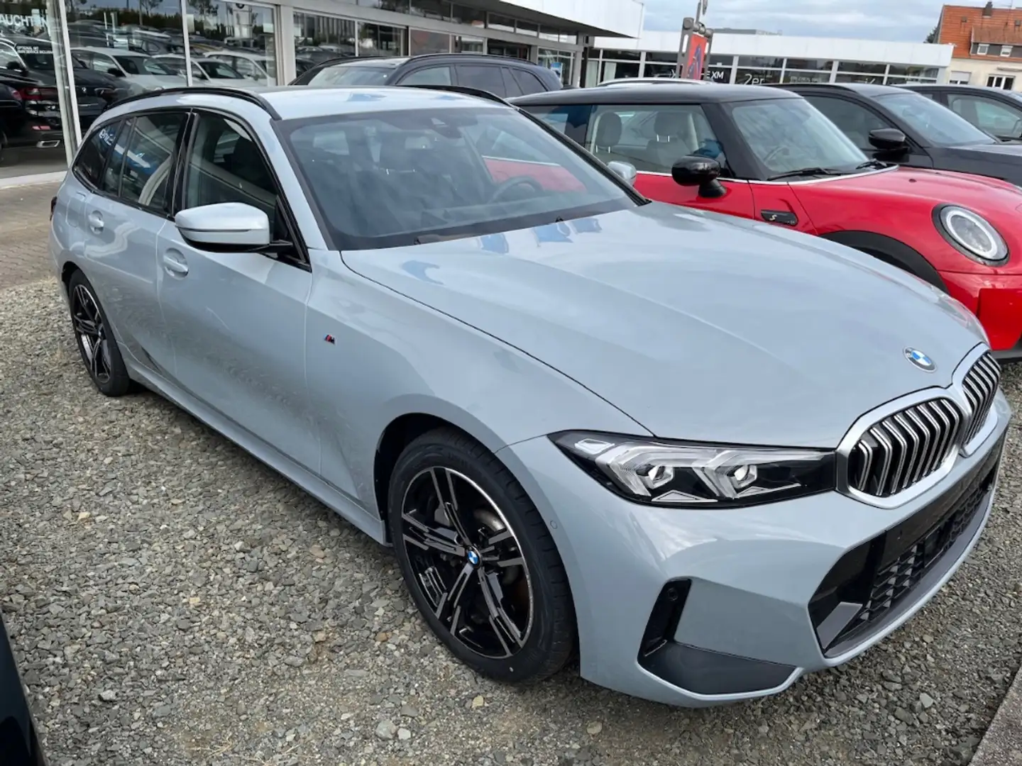 BMW 330 i xDrive Touring A MSport Navi SHZ ParkAss DAB Hif Szary - 2