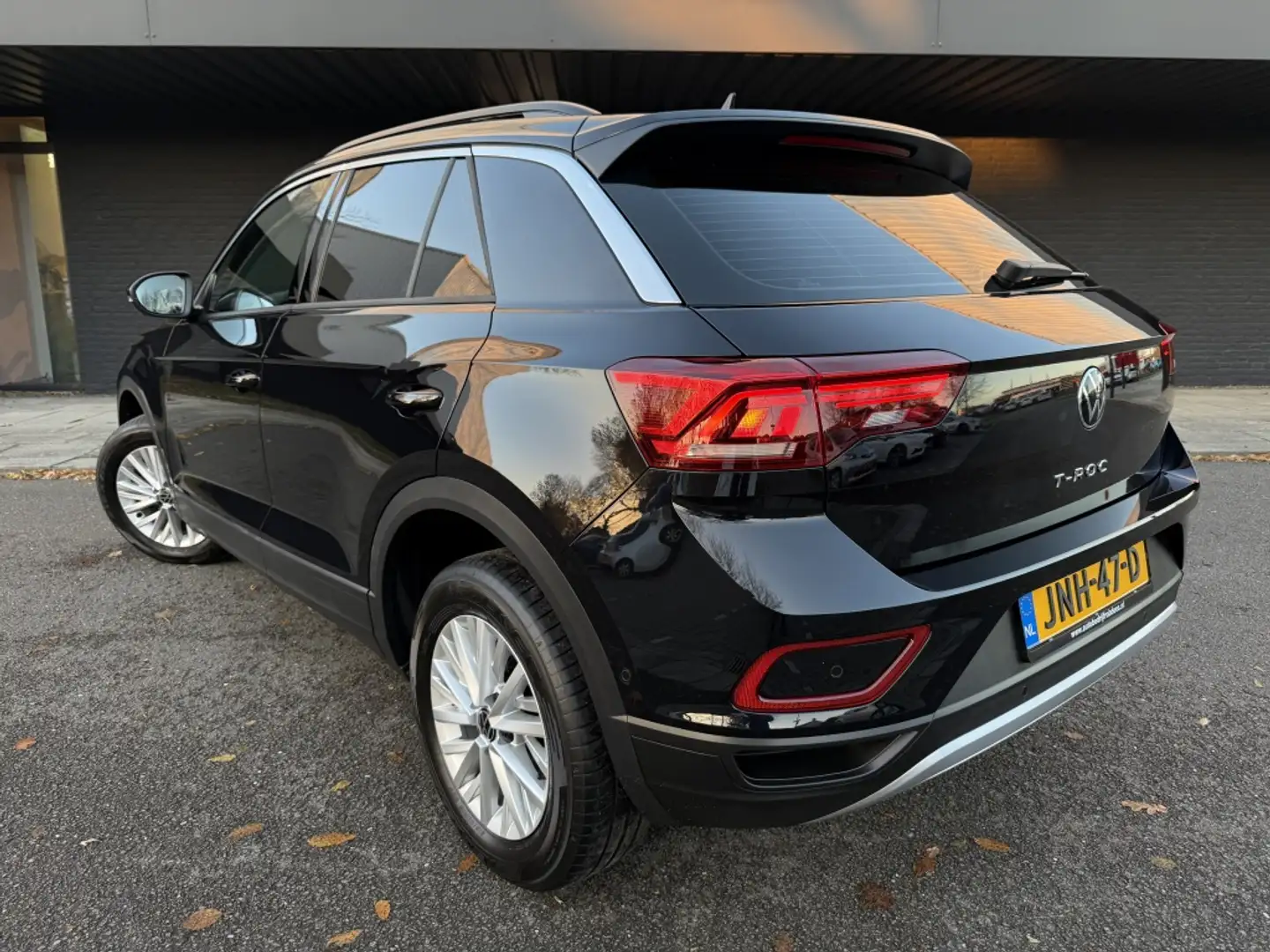 Volkswagen T-Roc 1.0 TSI Life Bns // 19.000km! // Schwarz - 2