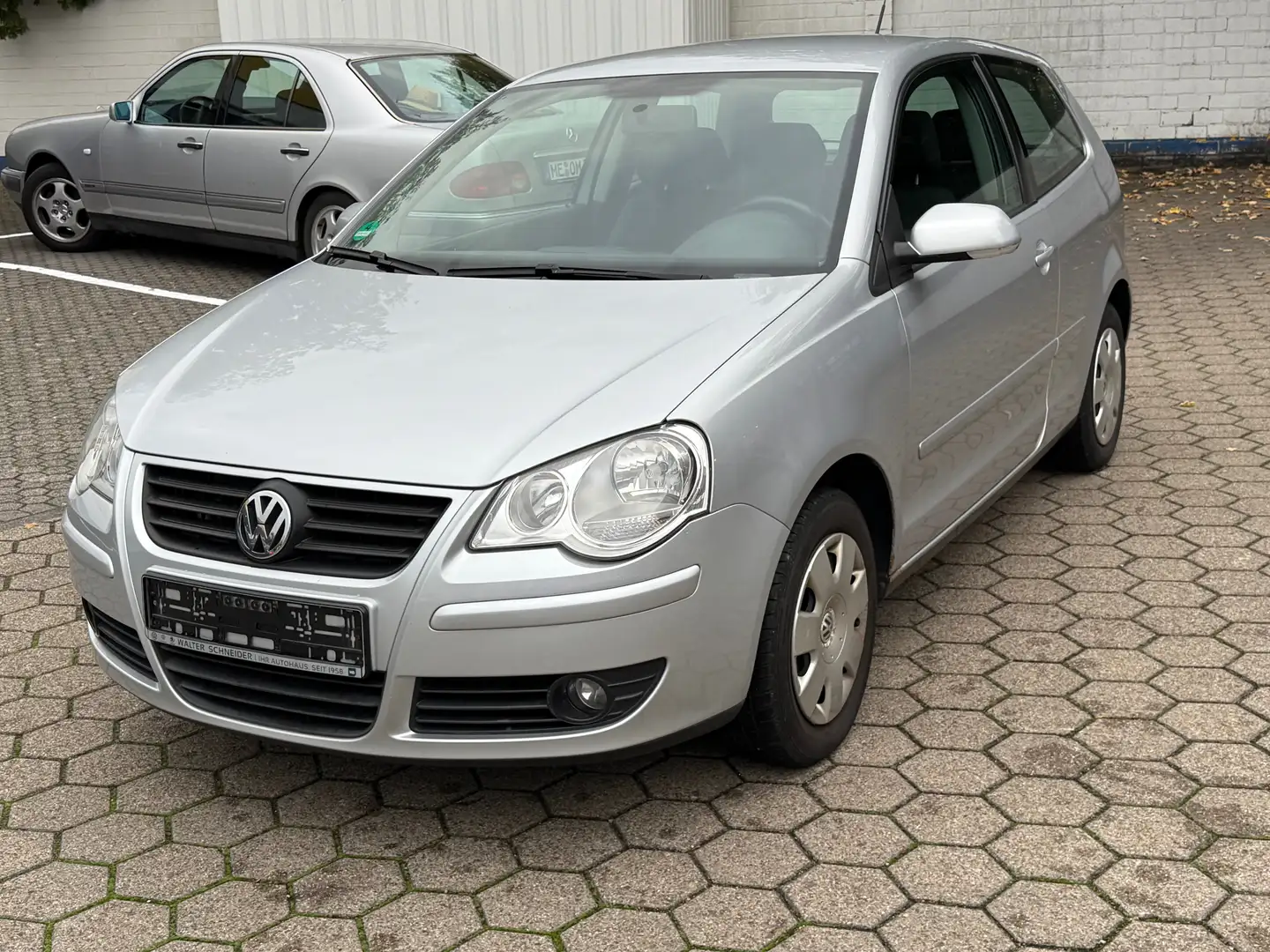 Volkswagen Polo Comfortline* 1.HAND* KLIMA* TÜV AU NEU* Grau - 2