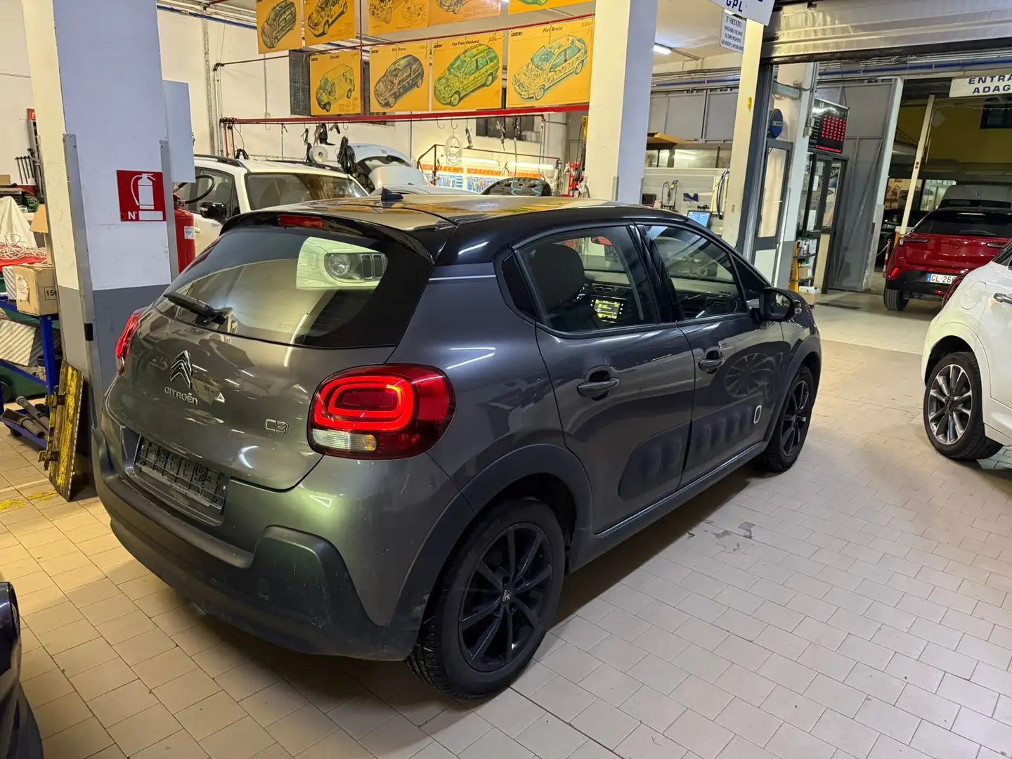 Citroen C3 1.2 puretech Shine 82cv navi pdc Manuale - 2