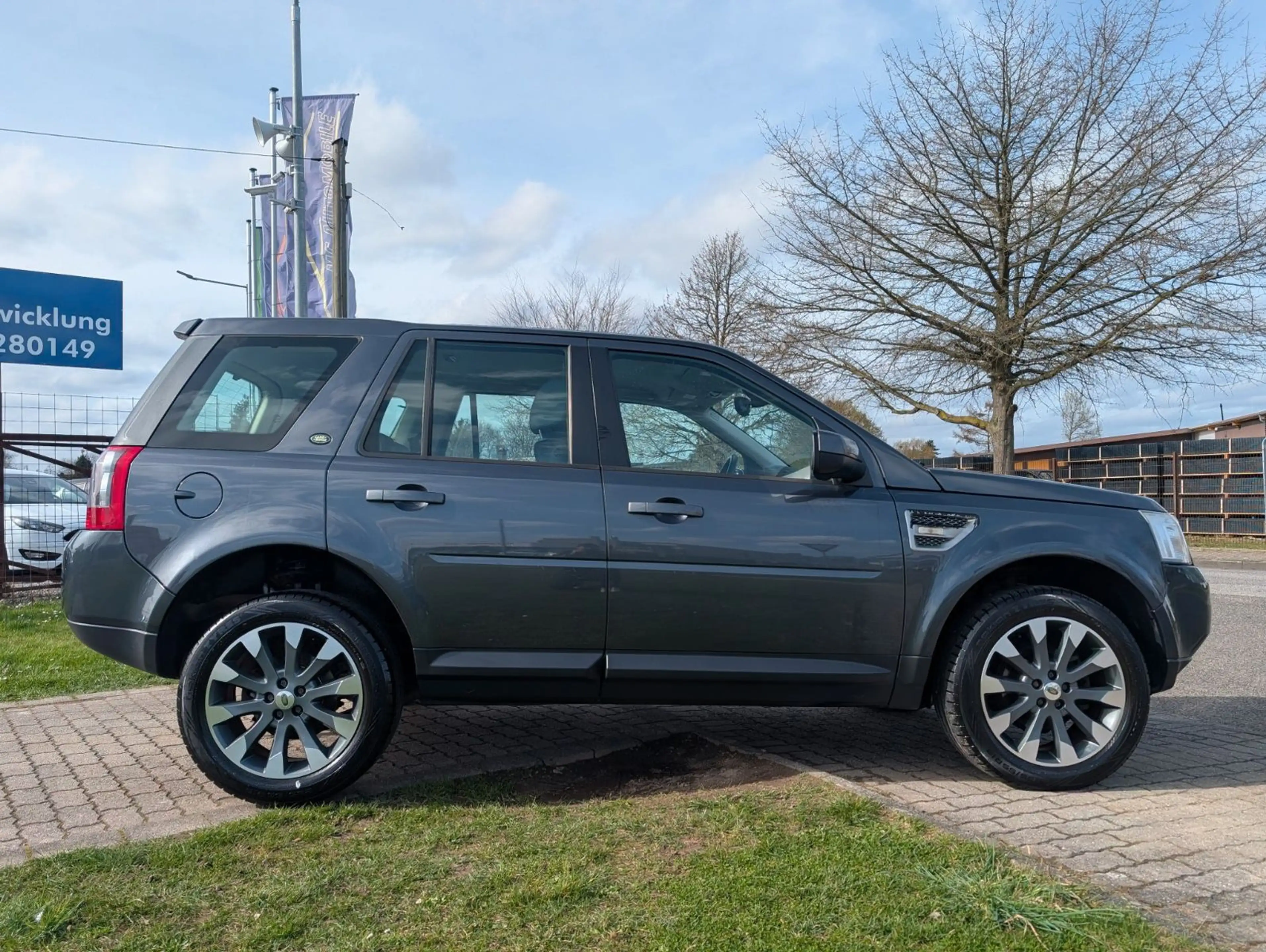 Land Rover Freelander 2 XE Limited Edition 4X4*PDC*AHK*SHZ — photo 8