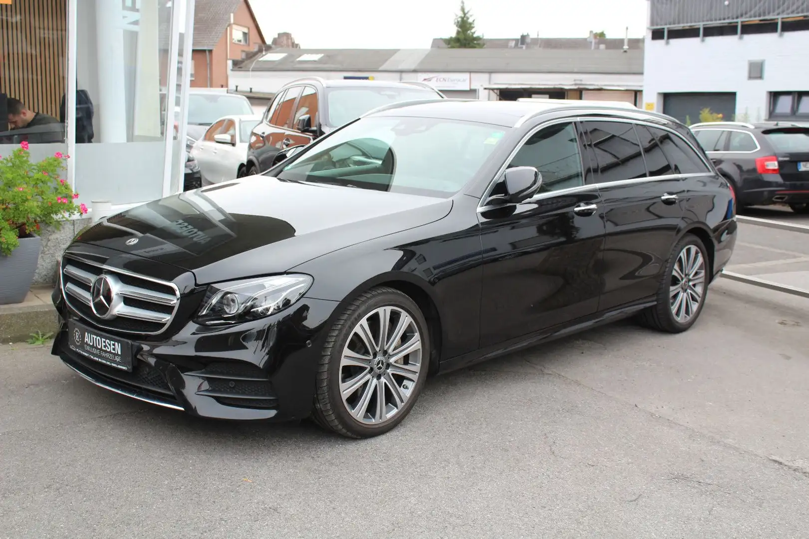 Mercedes-Benz E 400 E400d 4MATIC AMG-LINE DESIGNO+PANO+360°CAM+HUD Schwarz - 1