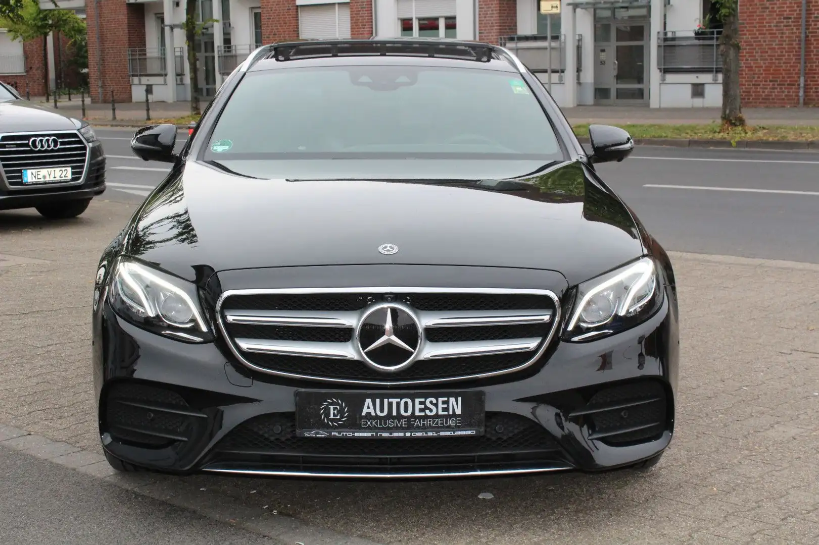 Mercedes-Benz E 400 E400d 4MATIC AMG-LINE DESIGNO+PANO+360°CAM+HUD Schwarz - 2