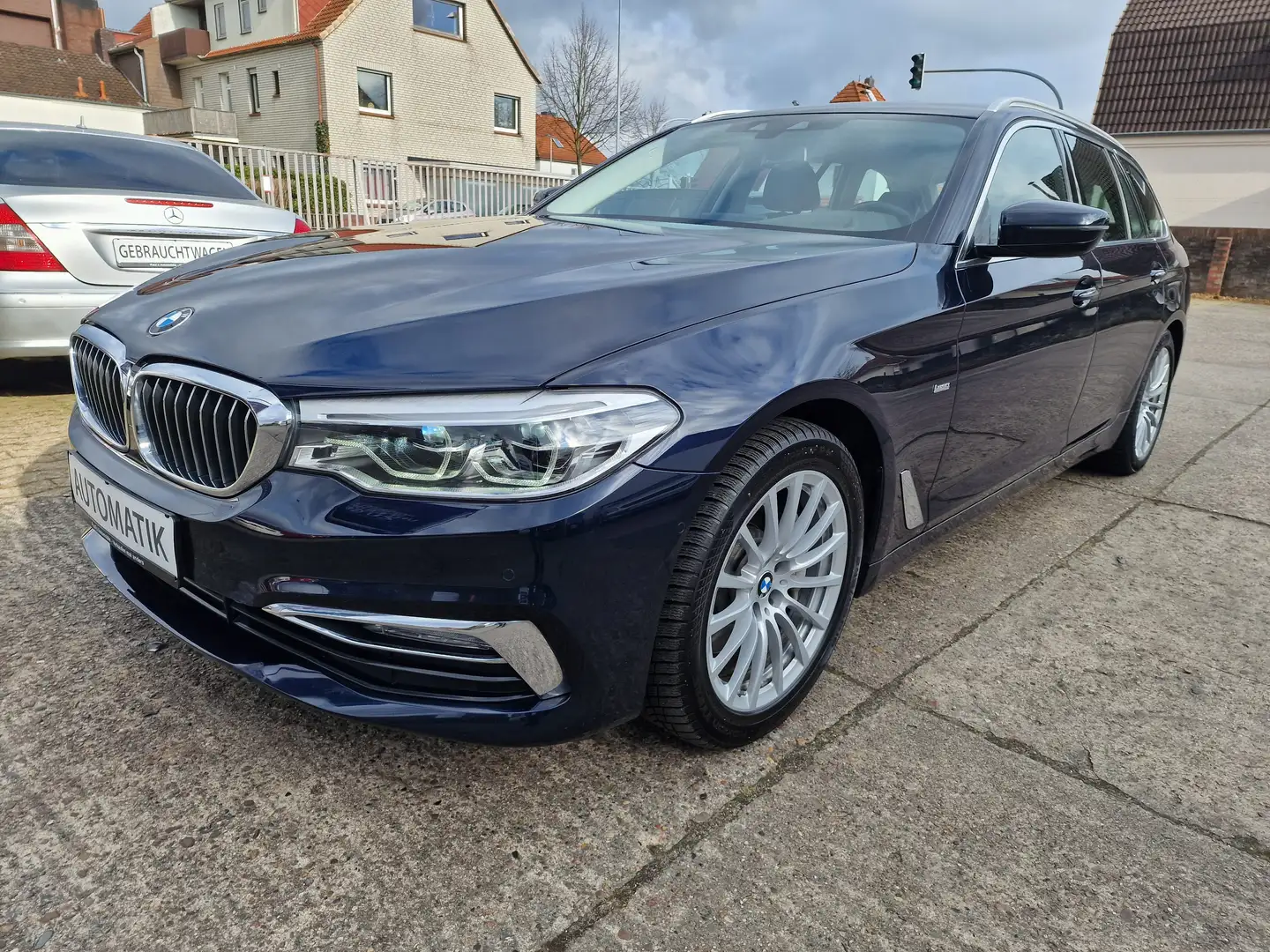 BMW 530 d xDrive Luxury Line *TÜV-03.2026*LED*AHK*Kamer Azul - 1