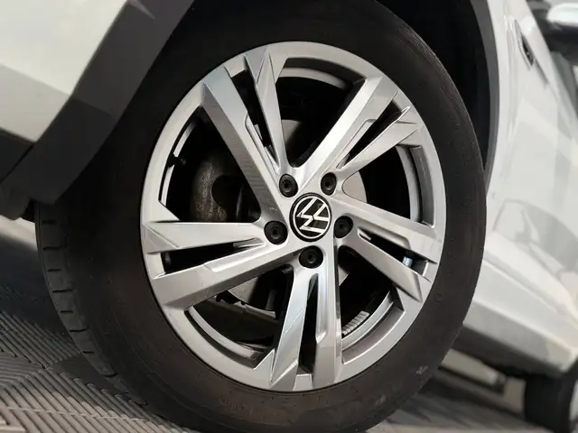 Volkswagen T-Roc view 8