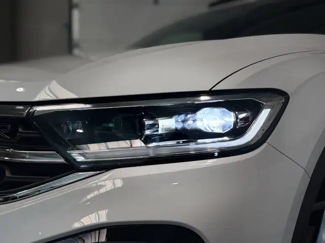 Volkswagen T-Roc view 4