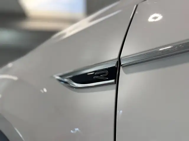 Volkswagen T-Roc view 9