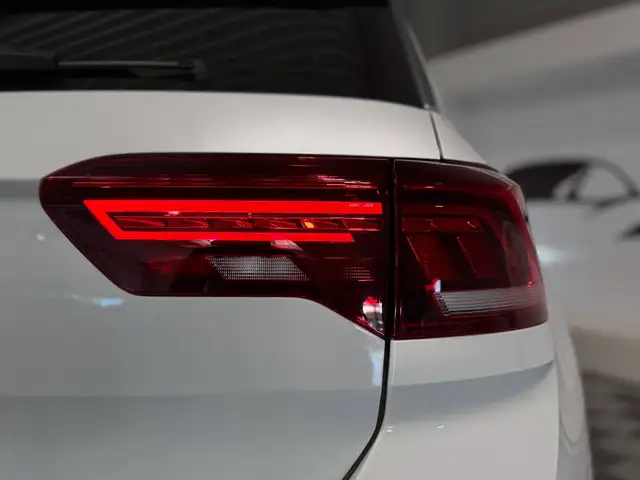 Volkswagen T-Roc view 13