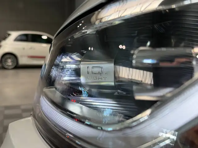 Volkswagen T-Roc view 5