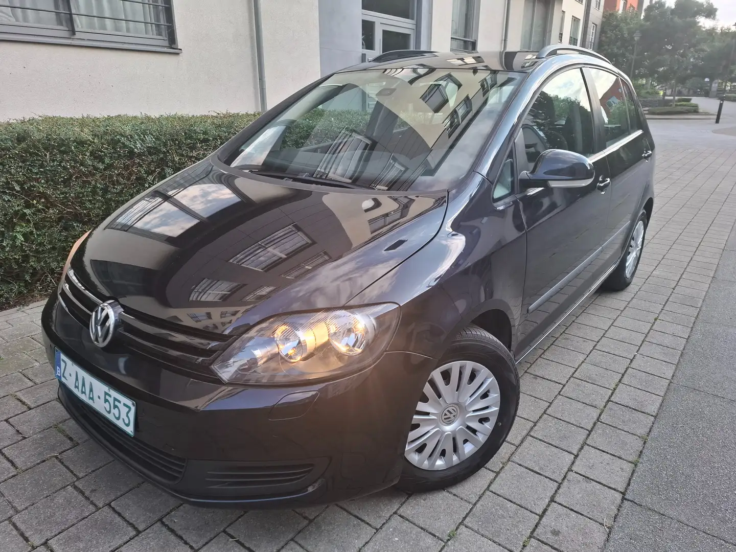 Volkswagen Golf Plus 1.6 CR TDi Highline DPF Zwart - 1
