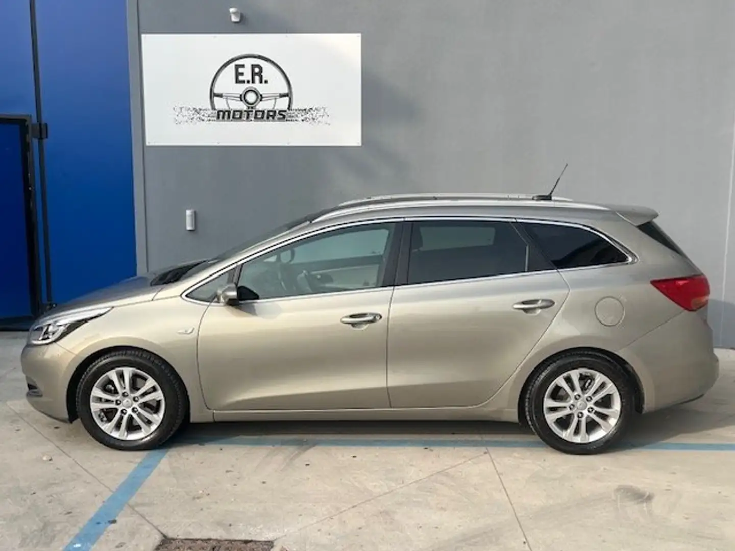 Kia Ceed / cee'd ceed SW 1.6 crdi Active 110cv Gris - 2