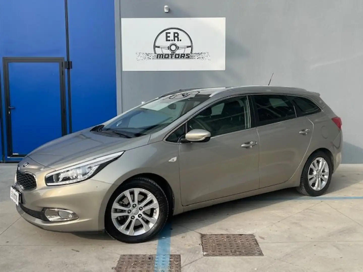Kia Ceed / cee'd ceed SW 1.6 crdi Active 110cv Gris - 1