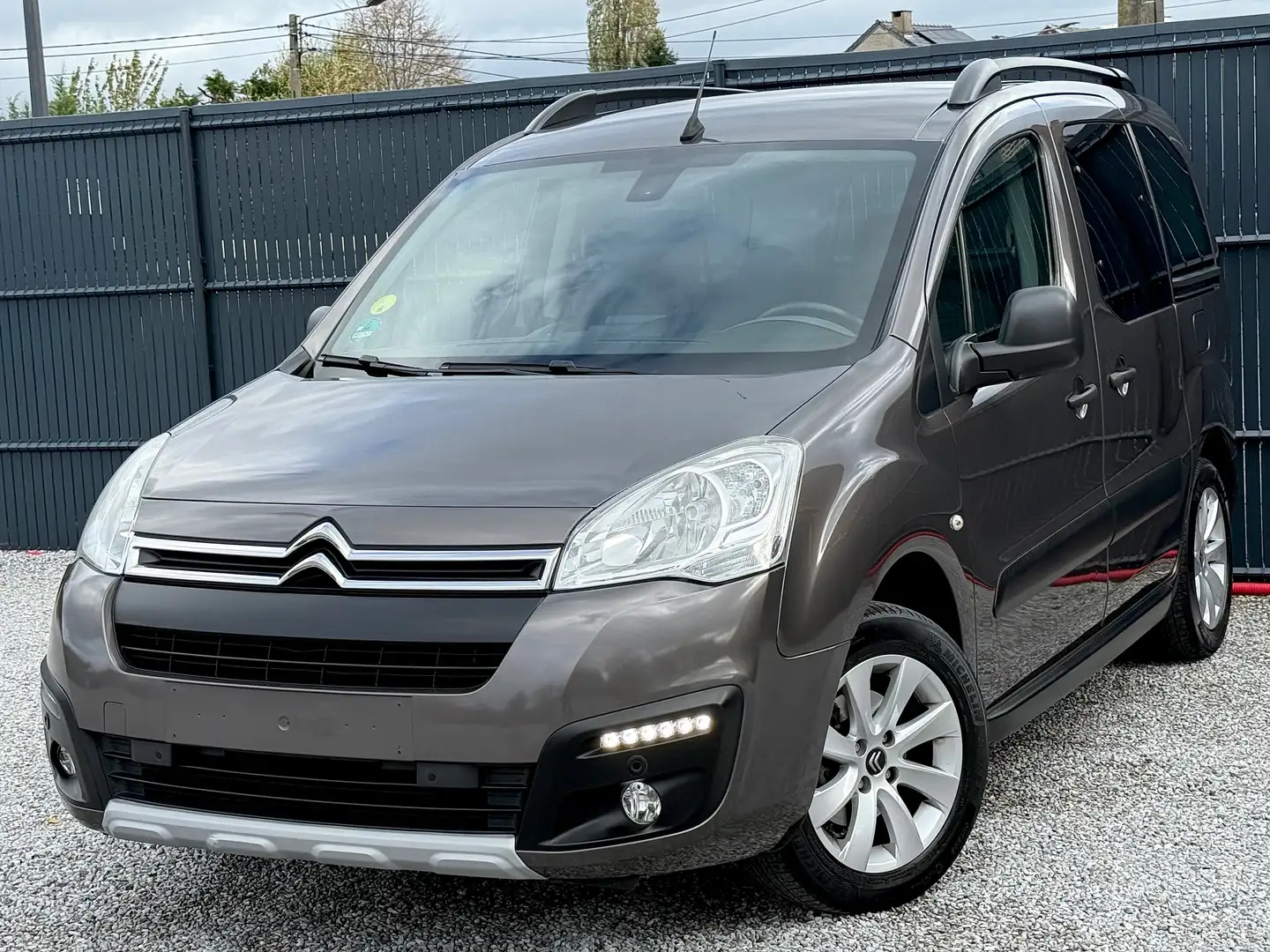 Citroen Berlingo 1.6 BlueHDi / CarPlay / Navigation / Clim / Camera Gris - 1
