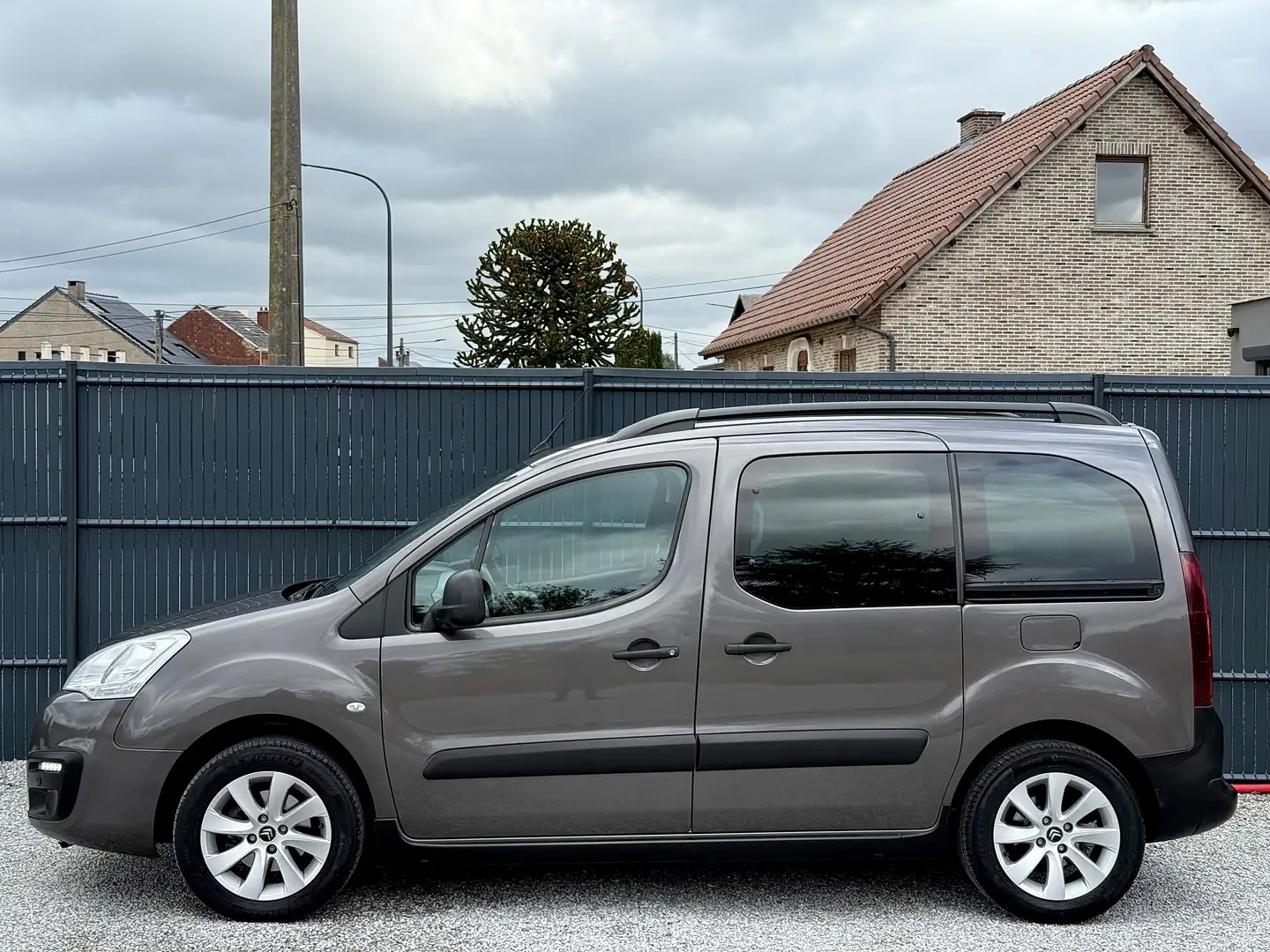 Citroen Berlingo 1.6 BlueHDi / CarPlay / Navigation / Clim / Camera Gris - 2